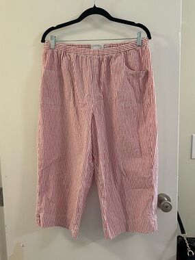 Quacker Factory Pink and White Pinstripe Capri Cotton Pants L